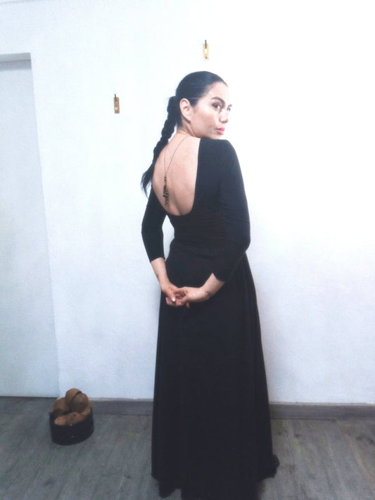 Haut en soie BOLD'AS
Ligne pure. Dos nu. Effet seconde peau.
Fabrication française.